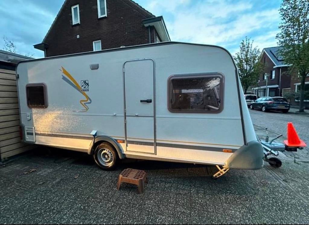 Knaus Sudwind 450. GEPIMPT. Compacte, complete caravan, Rondzit, Kachel, Frans bed, Particulier