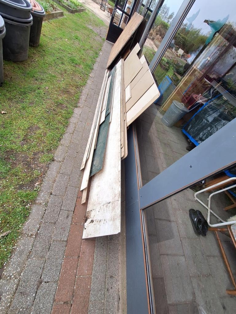 Verschillende stukken trespa, Ophalen