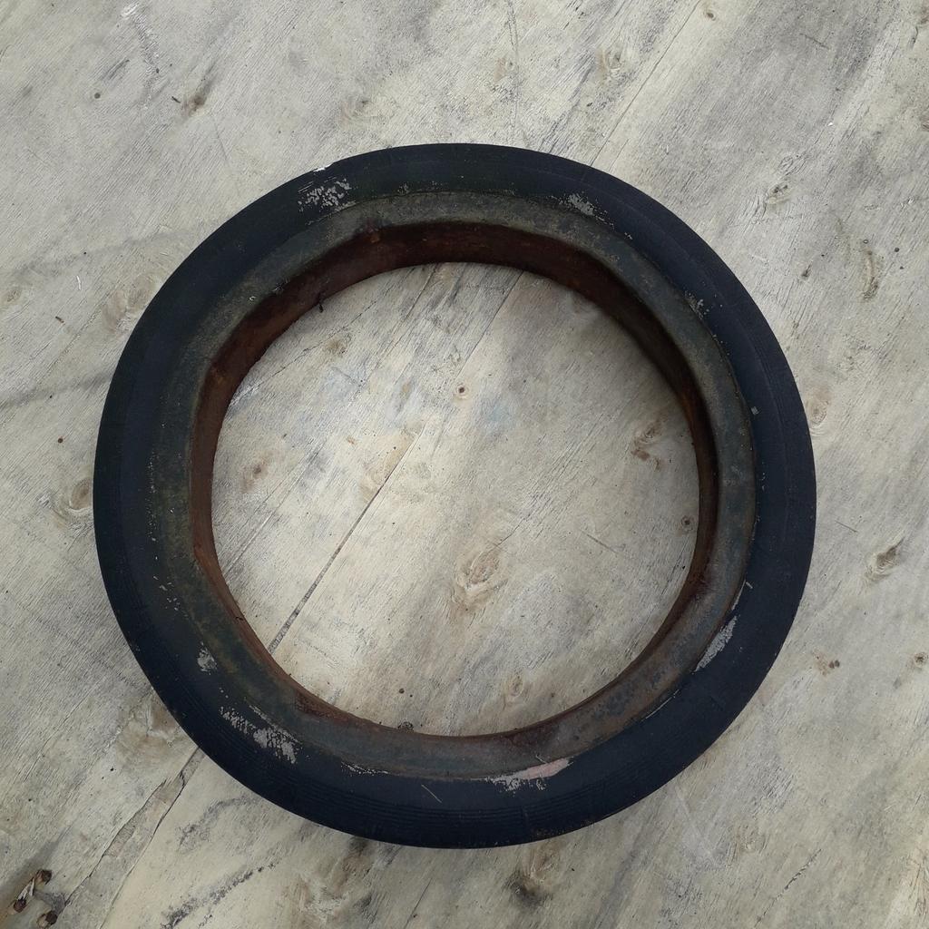 Vintage oud kruiwagen wiel rubber massief, Ophalen