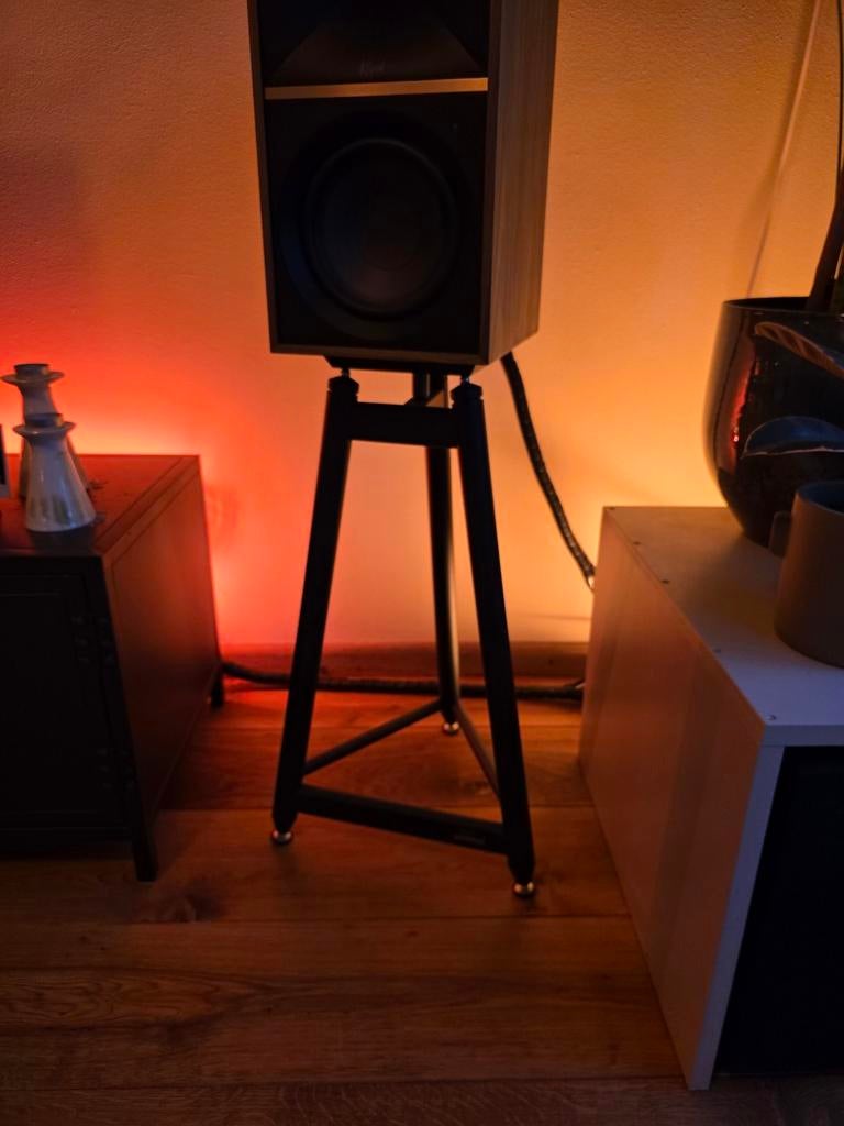 Solidsteel SS6 speakermount.