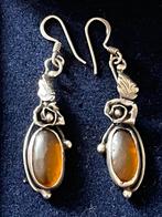 Vintage zilveren oorbellen met Barnsteen, Ophalen of Verzenden, Zo goed als nieuw, Zilver