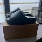 Yeezy Slide, Slippers, Zwart, Zo goed als nieuw, Verzenden