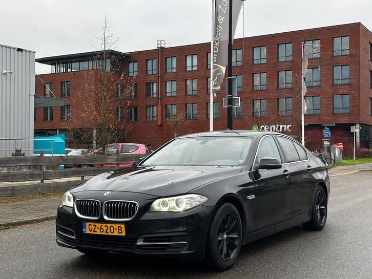 BMW 5-Serie 520d EDE 190pk Aut. 2015 Zwart, Auto's, BMW, Particulier, 5-Serie, Diesel, A, Sedan, Automaat, Origineel Nederlands