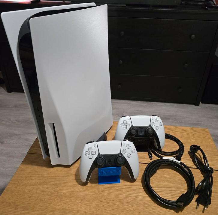 Playstation 5 Disc + 2 Controllers + Accessoires, Spelcomputers en Games, Spelcomputers | Sony PlayStation 5, Zo goed als nieuw