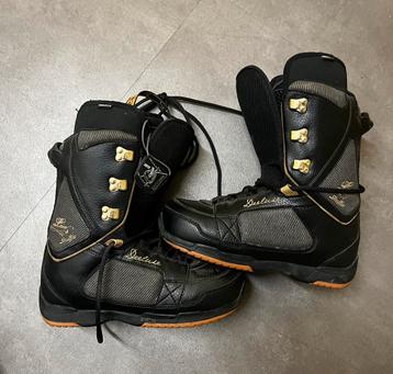 Dames snowboardschoenen beschikbaar voor biedingen