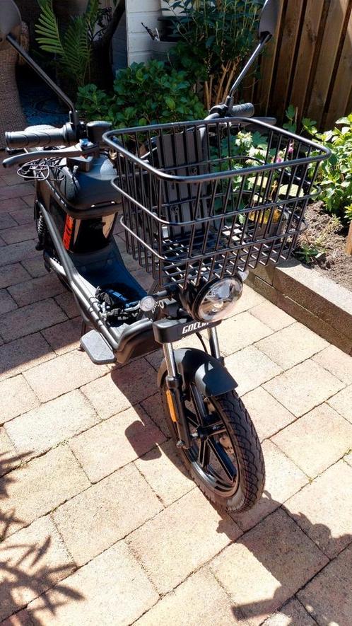 AGM Goccia GEV1000 van "14 MAART 2025" wegens omstandigheden, Fietsen en Brommers, Snorfietsen en Snorscooters, Zo goed als nieuw