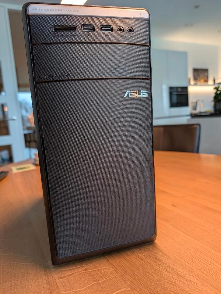 Asus computer, Computers en Software, Desktop Pc's, Gebruikt, 2 tot 3 Ghz, SSD, 8 GB, Met videokaart, Ophalen of Verzenden