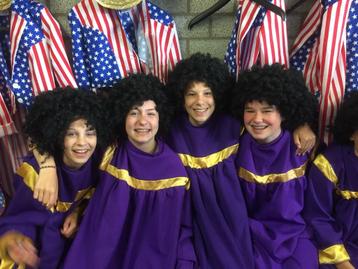 Gowns Gospeljurken te huur beschikbaar voor biedingen