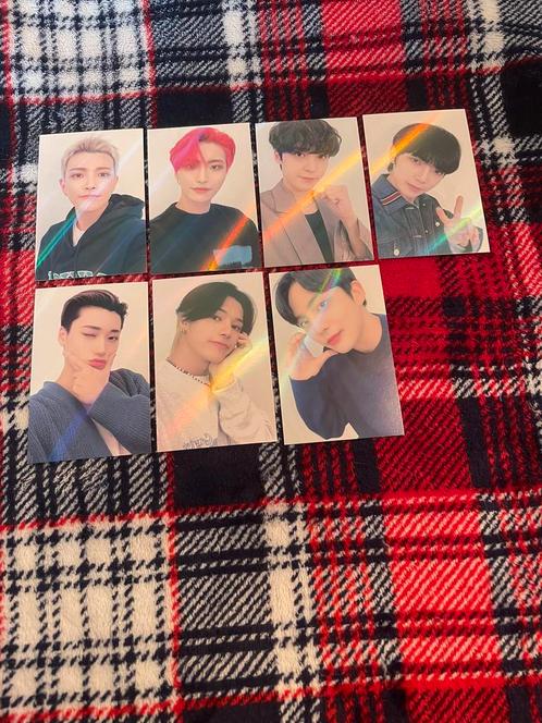 Ateez Fever Part 2 Makestar ver 3 holographic photocard set, Verzamelen, Muziek, Artiesten en Beroemdheden, Zo goed als nieuw