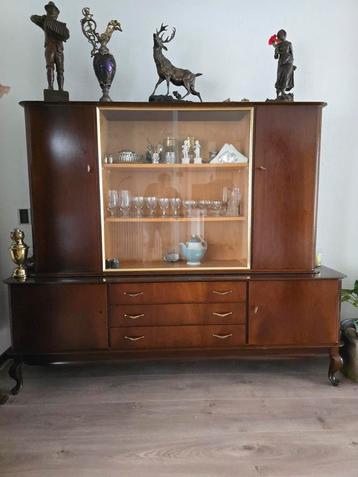 Vintage Vitrinekast met deuren en lades beschikbaar voor biedingen