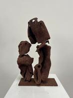 Theo Niermeijer, prachtig ijzeren sculptuur; een koppel, Ophalen