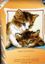 Cado vervaco borduurpakket kussen spelende poesjes, Ophalen of Verzenden, Nieuw, Handborduren, Borduurpakket