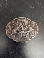 Antieke Zilveren Broche Herberg Scène, 4 tot 7 cm, Gebruikt, Ophalen of Verzenden, Zilver