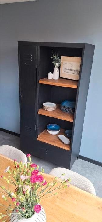 Industriële kast servieskast lockerkast wandkast, Huis en Inrichting, Kasten | Schoenenkasten, Zo goed als nieuw, Ophalen