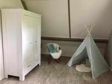 Kledingkast babykamer wit beschikbaar voor biedingen