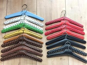 Vintage kledinghangers retro met en zonder studs 18 stuks beschikbaar voor biedingen