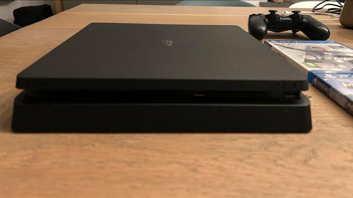 PlayStation 4 Slim - Inclusief Controller en Games!, Spelcomputers en Games, Spelcomputers | Sony PlayStation 4, Refurbished, Slim
