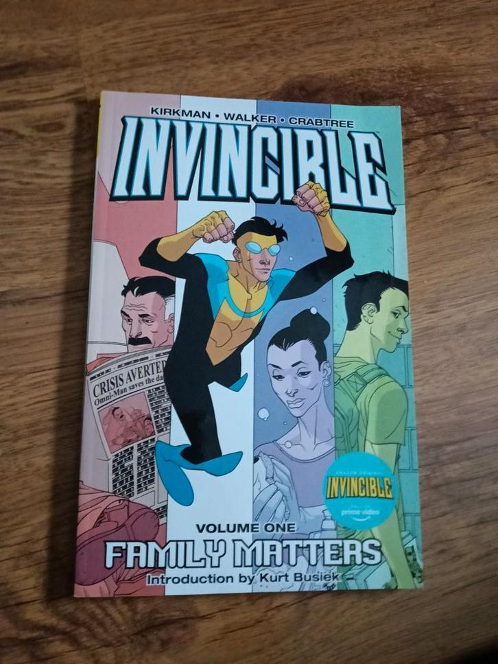 Invincible volume 1, Boeken, Strips | Comics, Zo goed als nieuw, Eén comic, Amerika, Ophalen of Verzenden