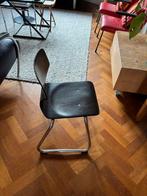 Schoolstoeltjes 2 stuks, Huis en Inrichting, Stoelen, Ophalen of Verzenden, Zo goed als nieuw, Bruin, Hout