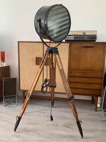 Vintage Ukranian industrial tripod lamp 50-60s beschikbaar voor biedingen