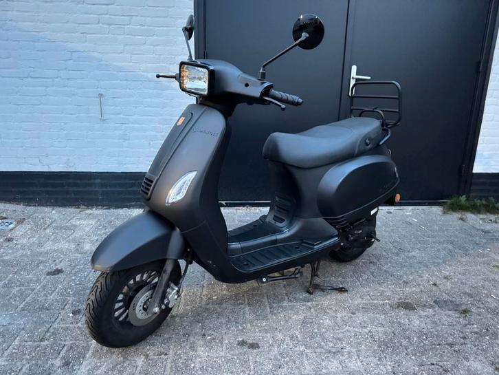 LA SOURIS SOURINI R MAT ZWART | BLAUW KENTEKEN | 2023, Fietsen en Brommers, Scooters | Peugeot, Zo goed als nieuw, Overige modellen