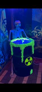 Ton met Spugend Skelet - Halloween Decoratie, Ophalen, Versiering, Halloween of Griezel