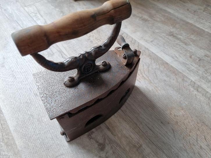Antiek Kolen Strijkijzer, Antiek en Kunst, Antiek | Gereedschap en Instrumenten, Ophalen of Verzenden