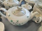Mooi servies! Wit met groen, Huis en Inrichting, Keuken | Servies, Gebruikt, Ophalen of Verzenden, Overige stijlen, Kop(pen) en/of Schotel(s)