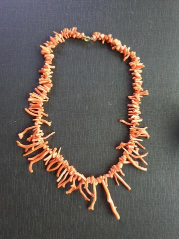 Bloedkoralen collier 43 cm.