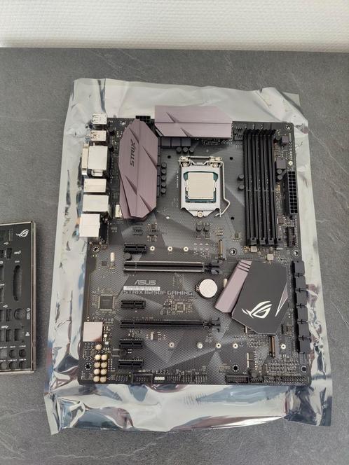 Asus strix B250F Gaming met Processor, Computers en Software, Moederborden, Zo goed als nieuw, Intel, DDR4, Ophalen of Verzenden