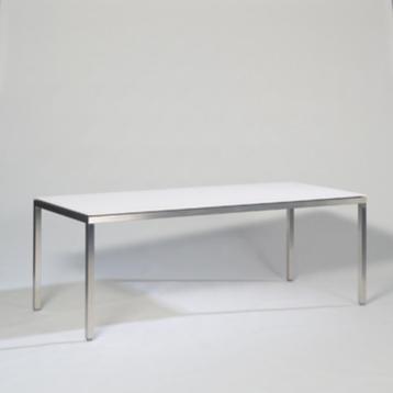 Metaform S-16 Eetkamertafel beschikbaar voor biedingen