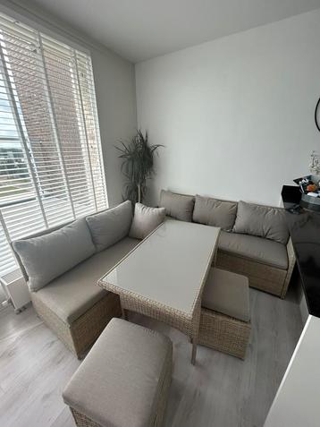 Loungeset beschikbaar voor biedingen