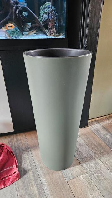 Mooie grote bloempot(ten)  beschikbaar voor biedingen