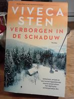 Verborgen in de schaduw viveca sten thriller, Verzenden, Zo goed als nieuw, Scandinavië