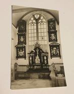 Graftombe met rouwkassen in monumentaal kerkgebouw, Ophalen of Verzenden