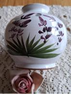 Franse Moustiers bloemensteker, Pique Fleur, paarse bloemen, Antiek en Kunst, Curiosa en Brocante, Ophalen of Verzenden