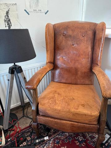 Antieke Leren Fauteuil beschikbaar voor biedingen