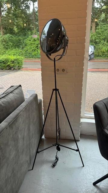 Industriële stalen staande lamp 160 cm beschikbaar voor biedingen