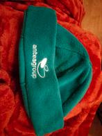 Turquoise fleece muts met logo, Ophalen of Verzenden, Zo goed als nieuw