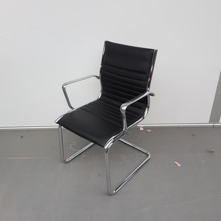 Vergaderstoel met schade - zwarte skai, Huis en Inrichting, Stoelen, Gebruikt, Eén, Ophalen