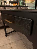 Zwarte dressoir/bijzettafel croco, Ophalen, Zo goed als nieuw, 25 tot 50 cm