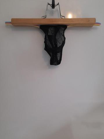 Zwarte heren string maat M beschikbaar voor biedingen