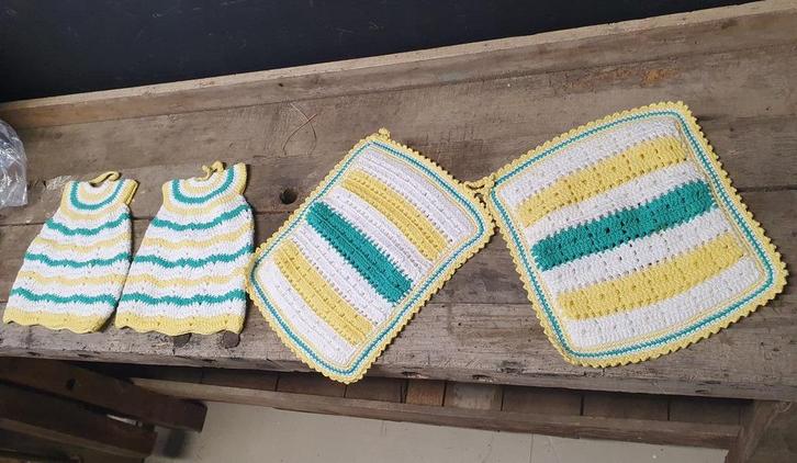 2147 Vintage gehaakte pannenlappen pannen lappen haakwerk, Huis en Inrichting, Keuken | Textiel, Zo goed als nieuw, Tafelkleed of Tafelzeil