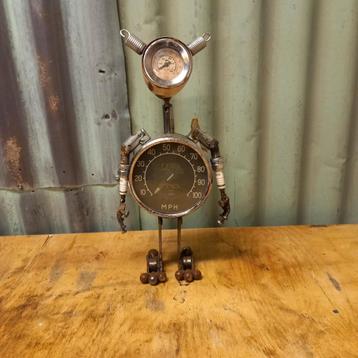 Metalen robot - upcycling - duurzaam - metal art. beschikbaar voor biedingen