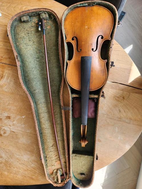 Oude viool "Amati", Muziek en Instrumenten, Strijkinstrumenten | Violen en Altviolen, Zo goed als nieuw, Viool, 4/4-viool, Met koffer
