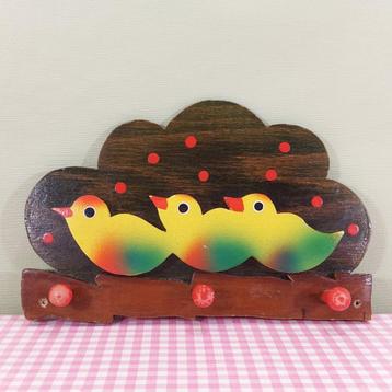Vintage houten speelgoed kinderkapstok met vogeltjes retro beschikbaar voor biedingen