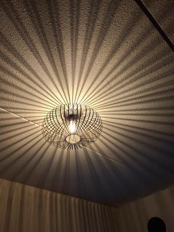 Uw Lamp Veilig Aangesloten in Zwolle. Klusbedrijf S. Lentze beschikbaar voor biedingen