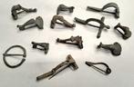 Verzameling van 13 romeinse fibula / fibulae, Antiek en Kunst, Verzenden