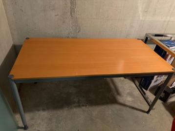 Desk | Stevige houten bureau met metalen poten + muismat 