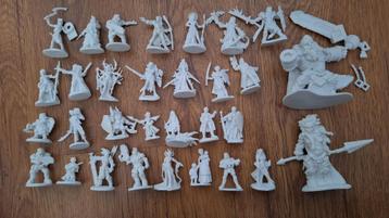 Reaper bones miniaturen beschikbaar voor biedingen